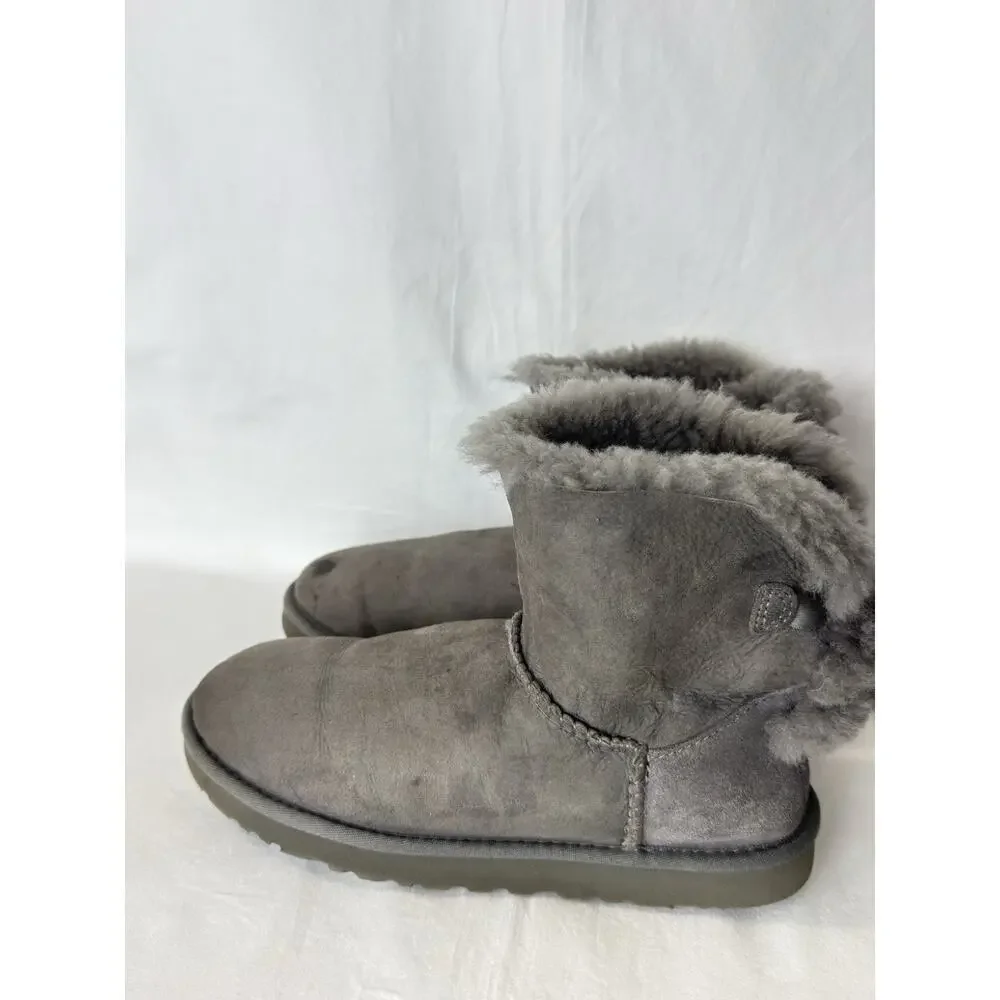 UGG Mini Bailey Bow II Boots Gray Suede Women’s Size 9 Cozy Winter Shoes.